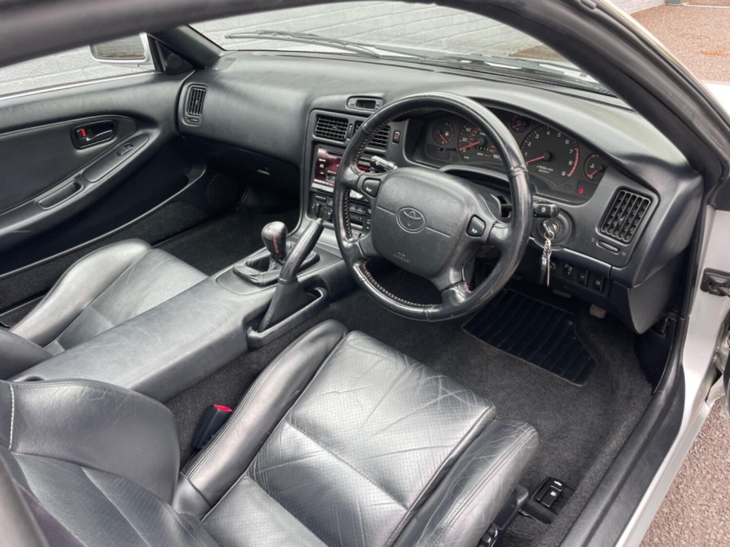 TOYOTA MR2