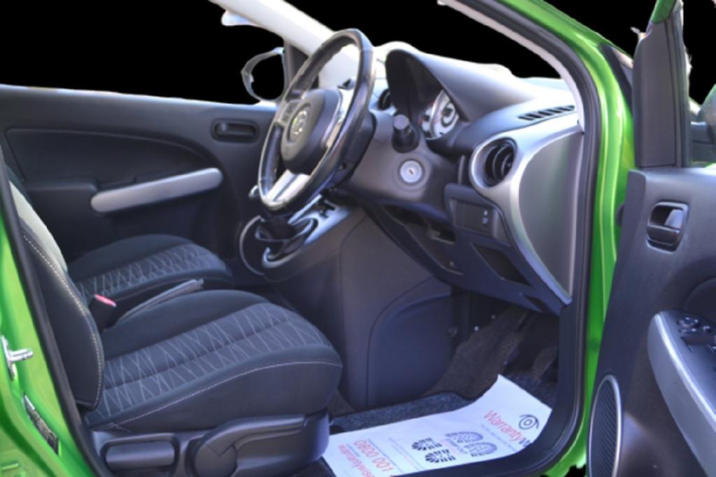 MAZDA 2