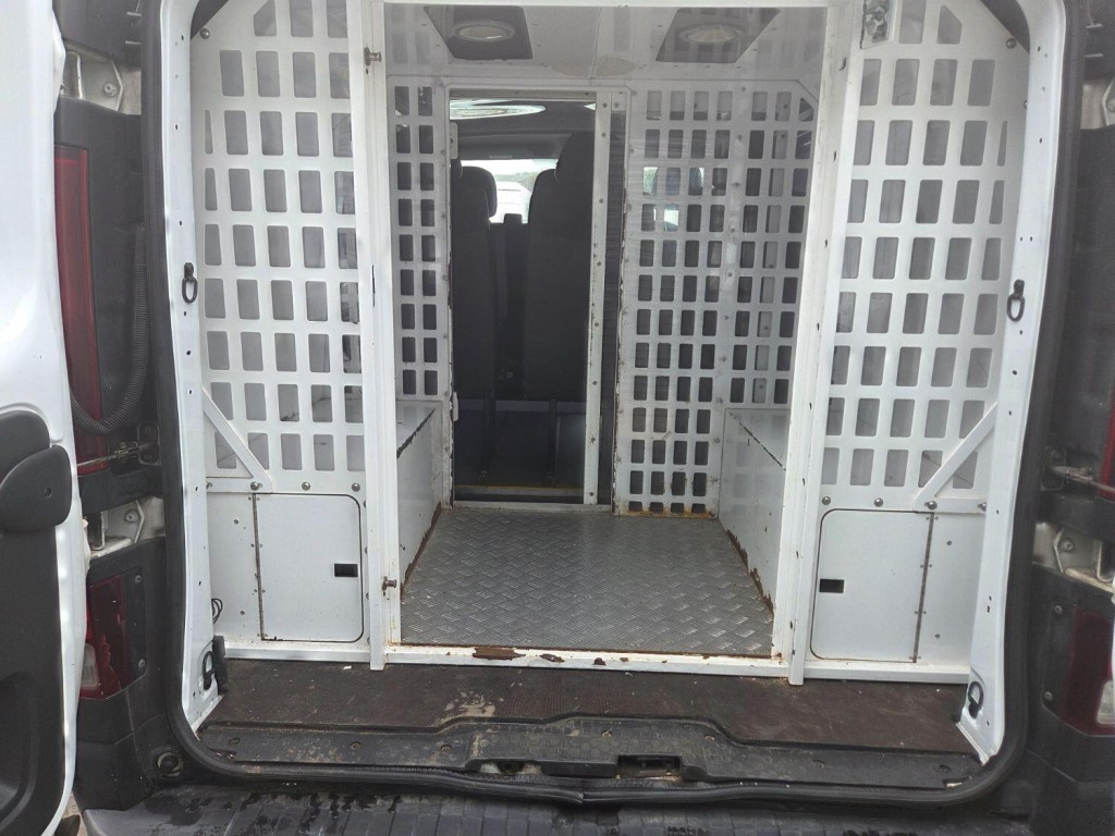 VAUXHALL VIVARO
