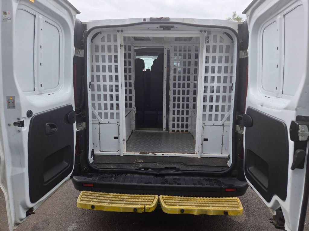 VAUXHALL VIVARO
