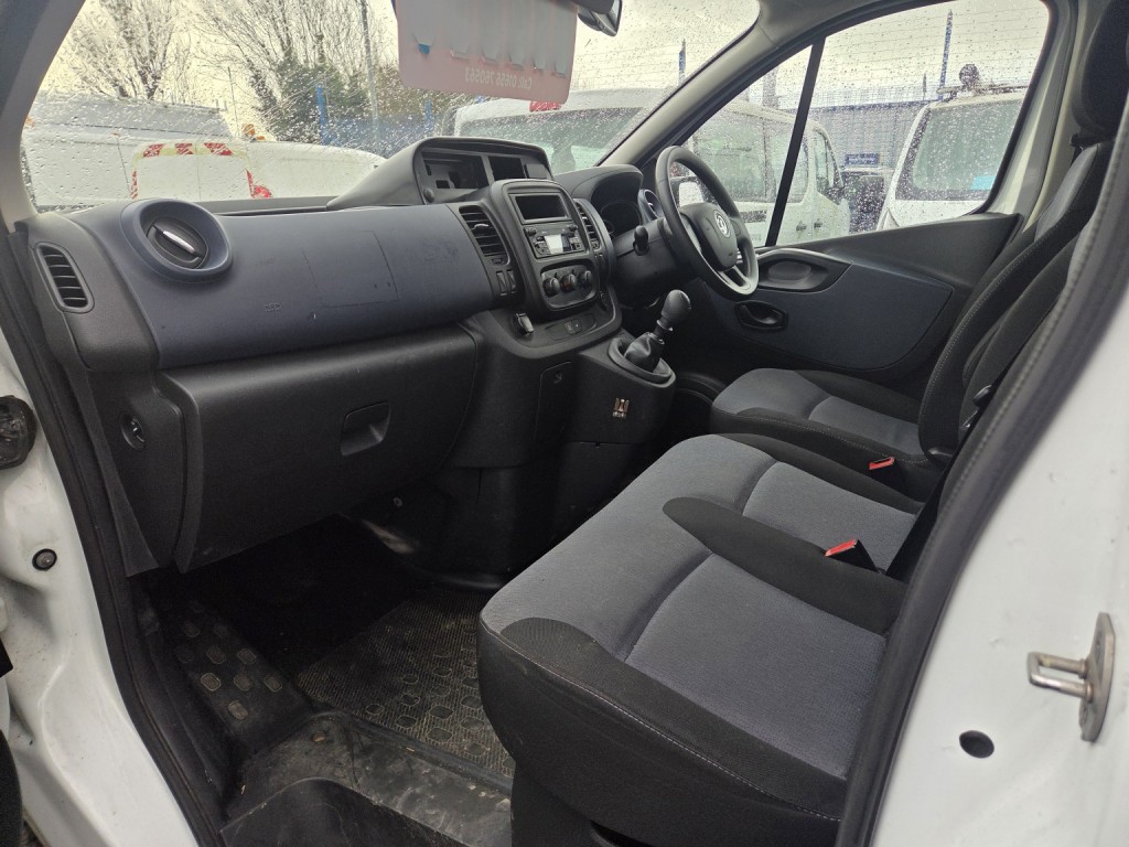 VAUXHALL VIVARO