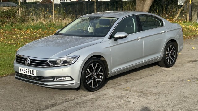 VOLKSWAGEN PASSAT 2.0 TDI BlueMotion Tech SE (2015)