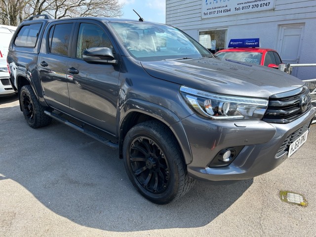 TOYOTA HILUX INVINCIBLE 4WD D-4D DCB (2018)