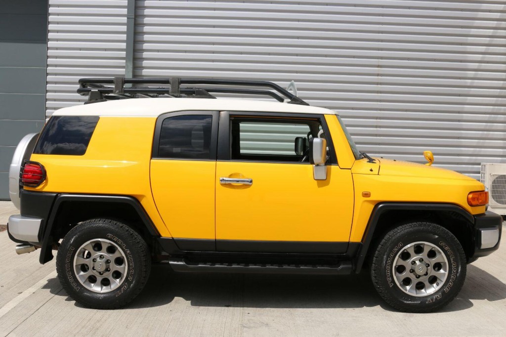 View TOYOTA FJ CRUISER -
