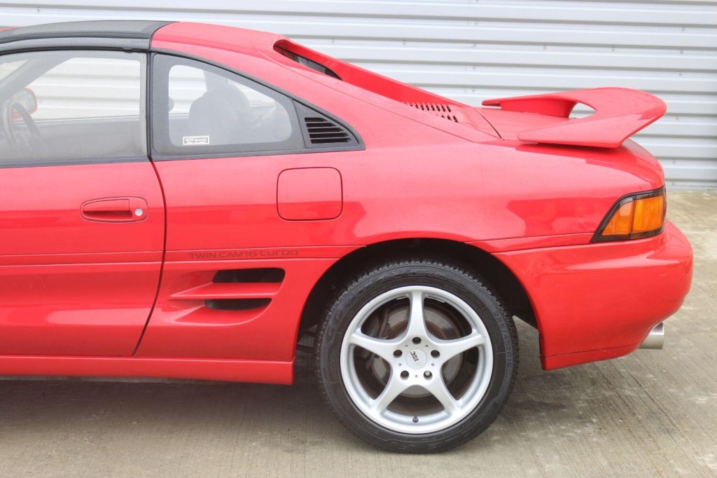 TOYOTA MR2