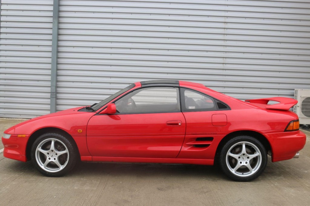 TOYOTA MR2