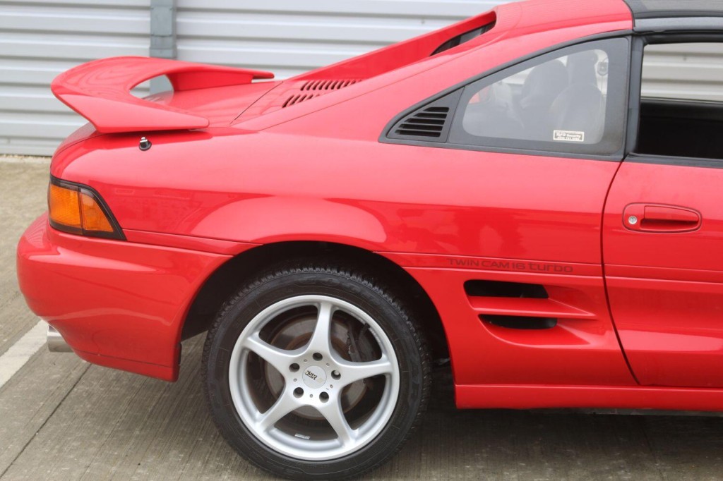 TOYOTA MR2