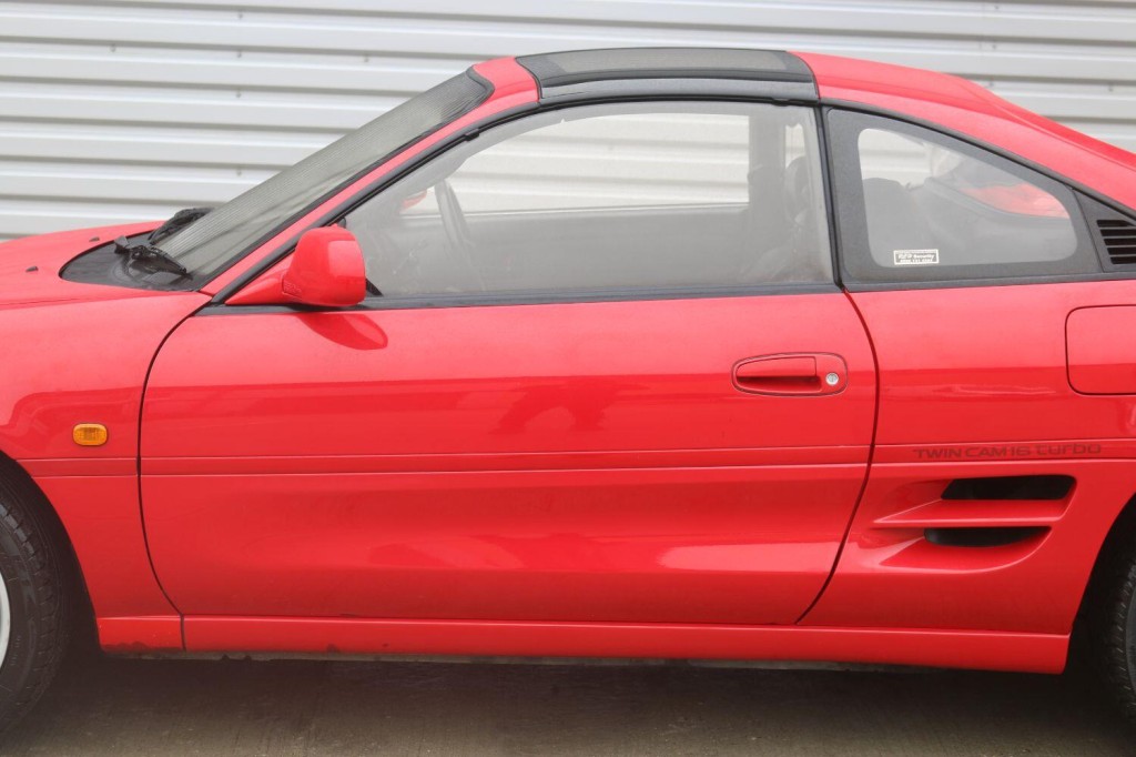 TOYOTA MR2