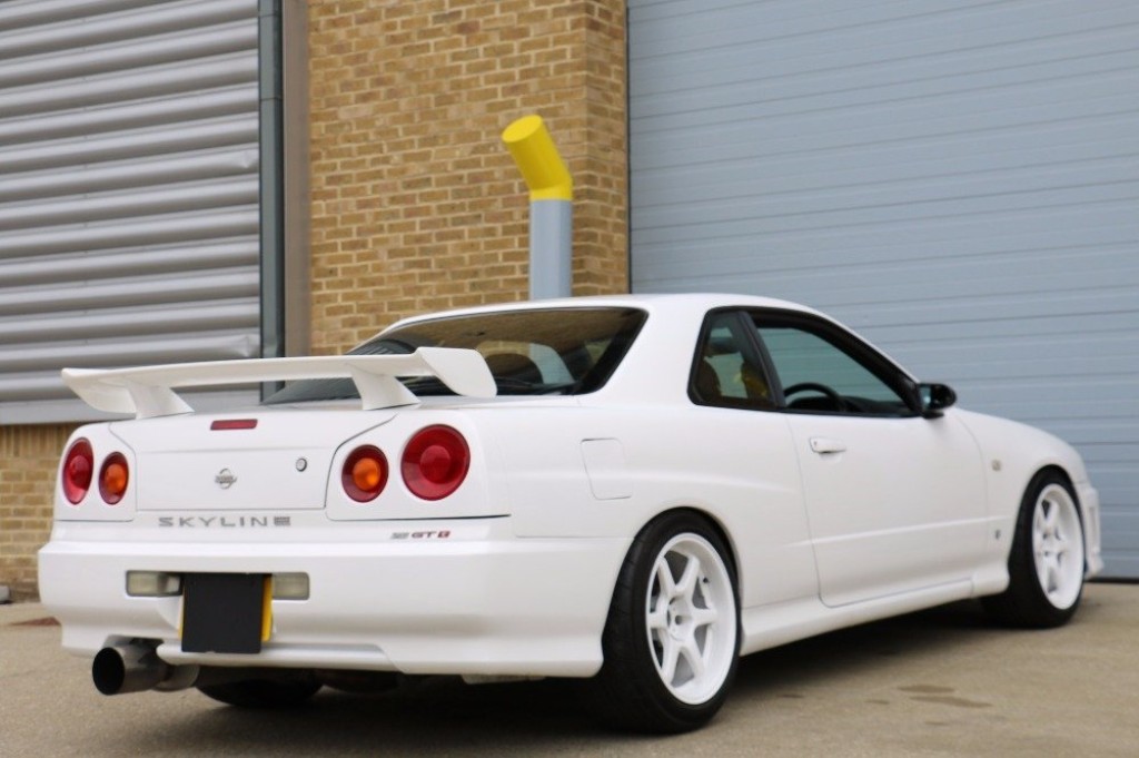 NISSAN SKYLINE