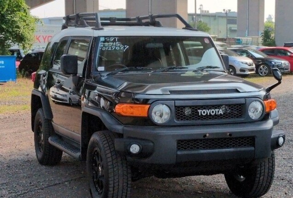 View TOYOTA FJ CRUISER 2014 LOW MILES HIGH GRADE IMMACULATE