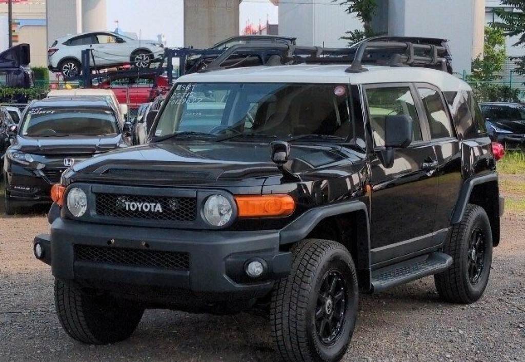 View TOYOTA FJ CRUISER 2014 LOW MILES HIGH GRADE IMMACULATE