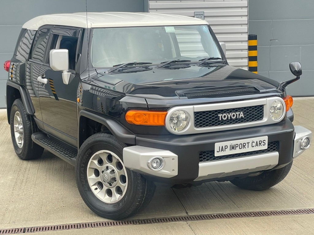 View TOYOTA FJ CRUISER 4.0 V6 FULL LEATHER AND WALNUT TRIM