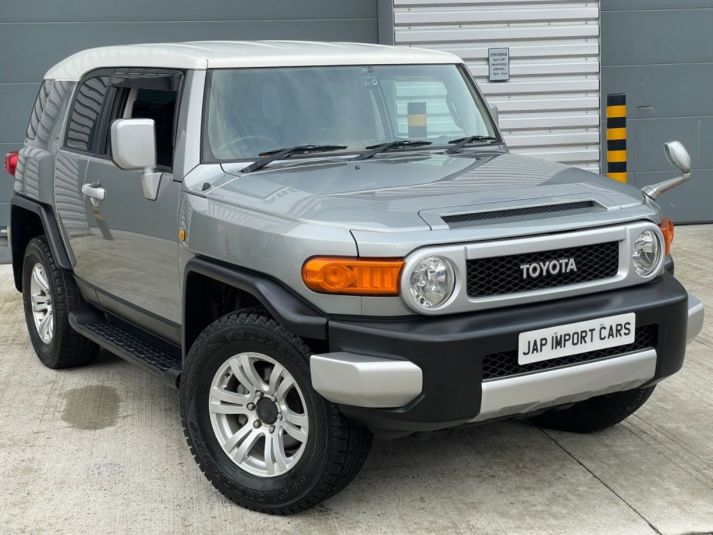 View TOYOTA FJ CRUISER RARE SOUGHT AFTER GREY PEARL COLOUR
