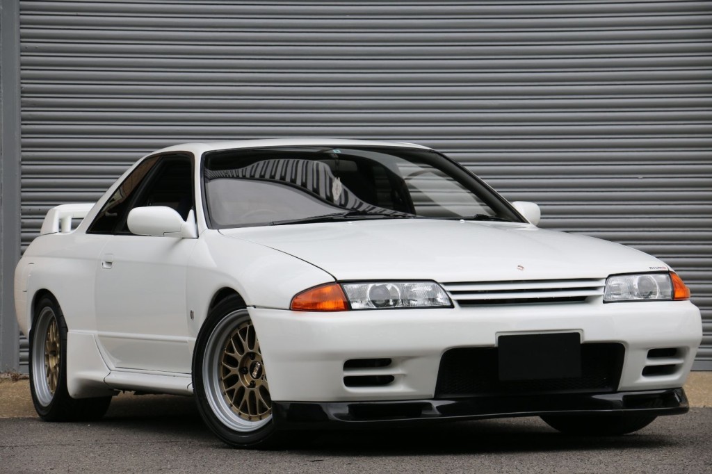 View NISSAN SKYLINE GTR