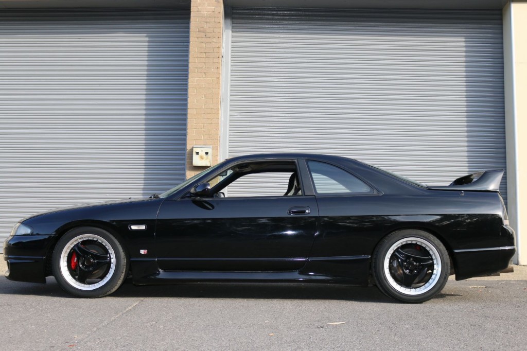 NISSAN SKYLINE