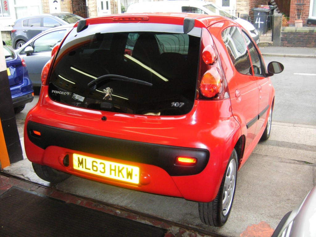 PEUGEOT 107