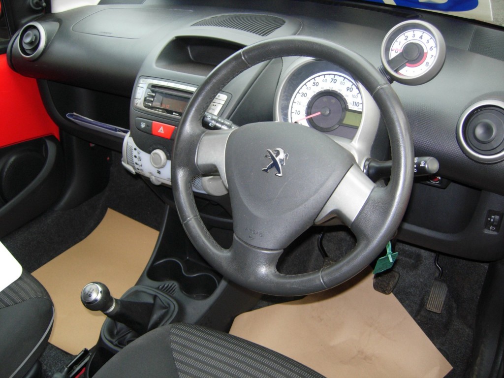 PEUGEOT 107