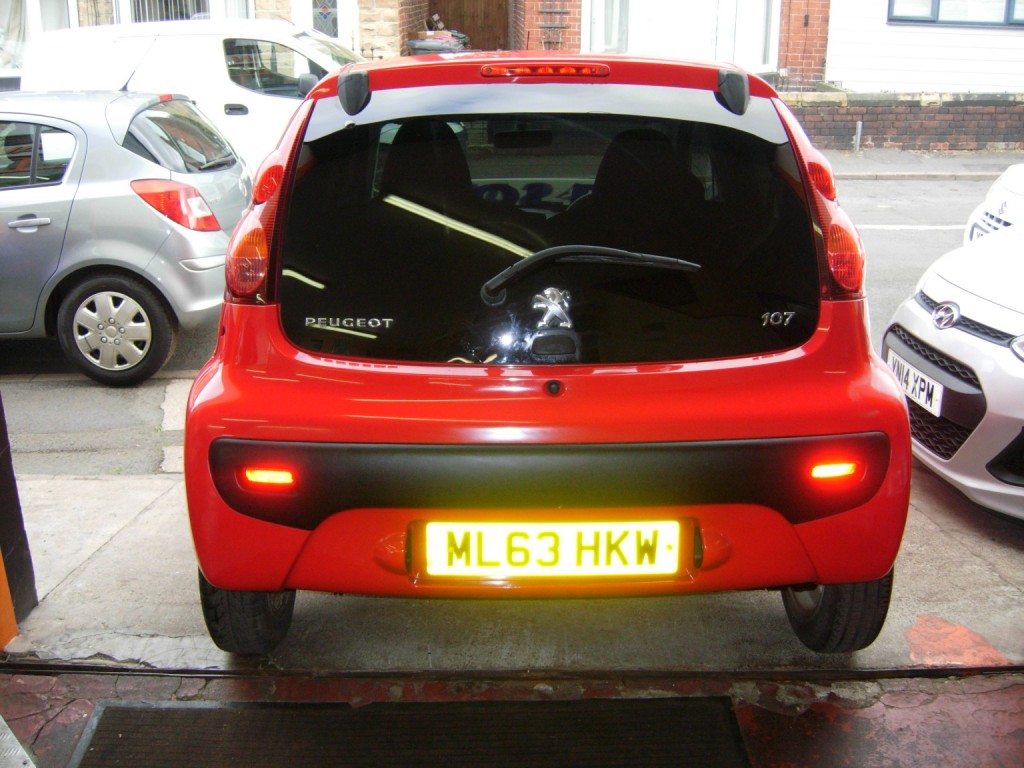 PEUGEOT 107