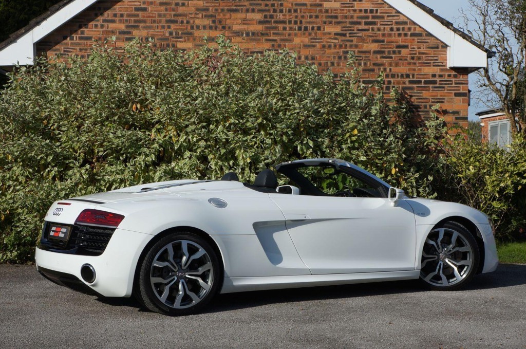 AUDI R8