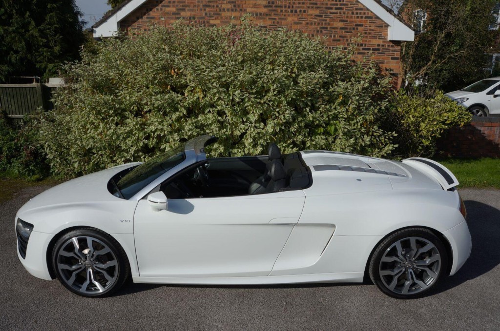 AUDI R8