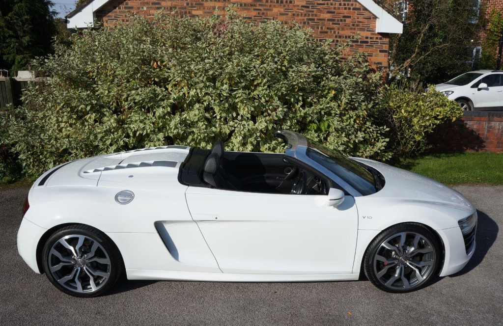 AUDI R8