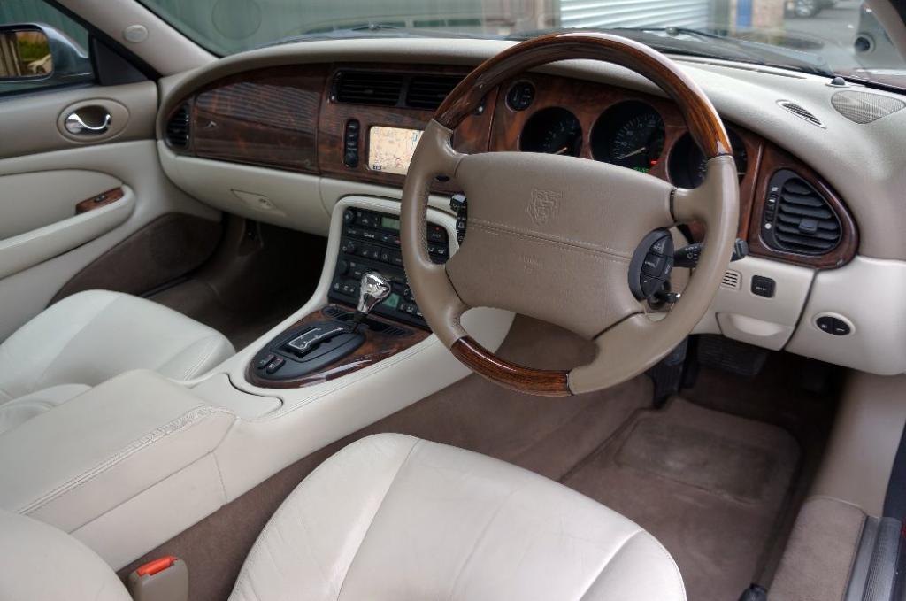 JAGUAR XKR