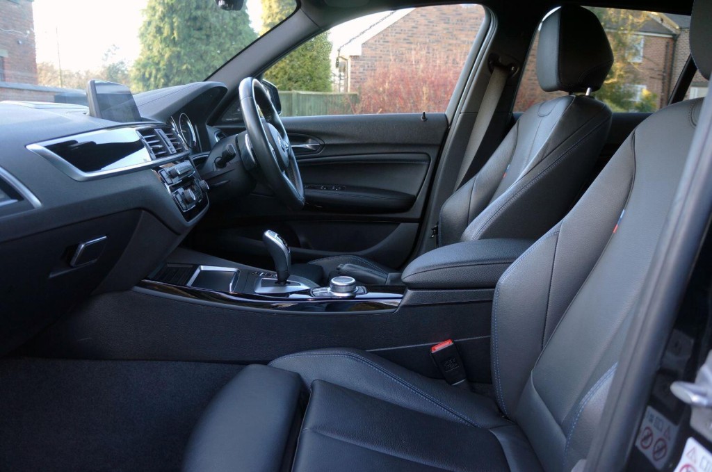 BMW 1 SERIES