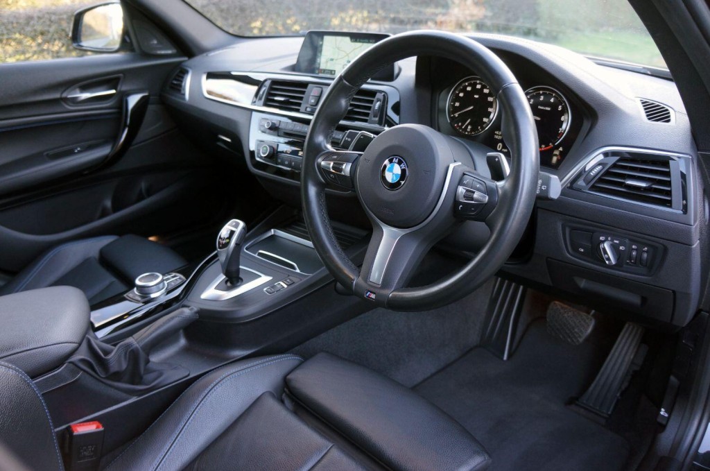 BMW 1 SERIES
