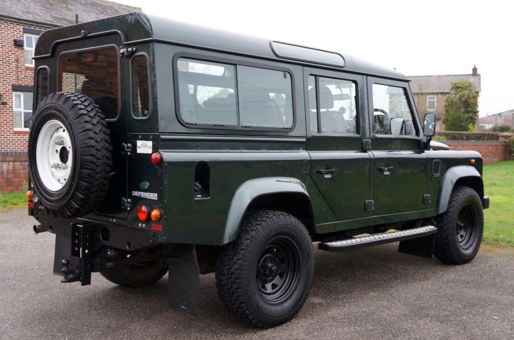 LAND ROVER DEFENDER
