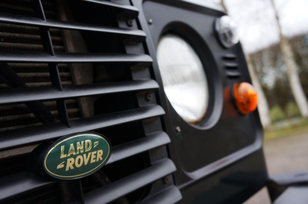 LAND ROVER DEFENDER