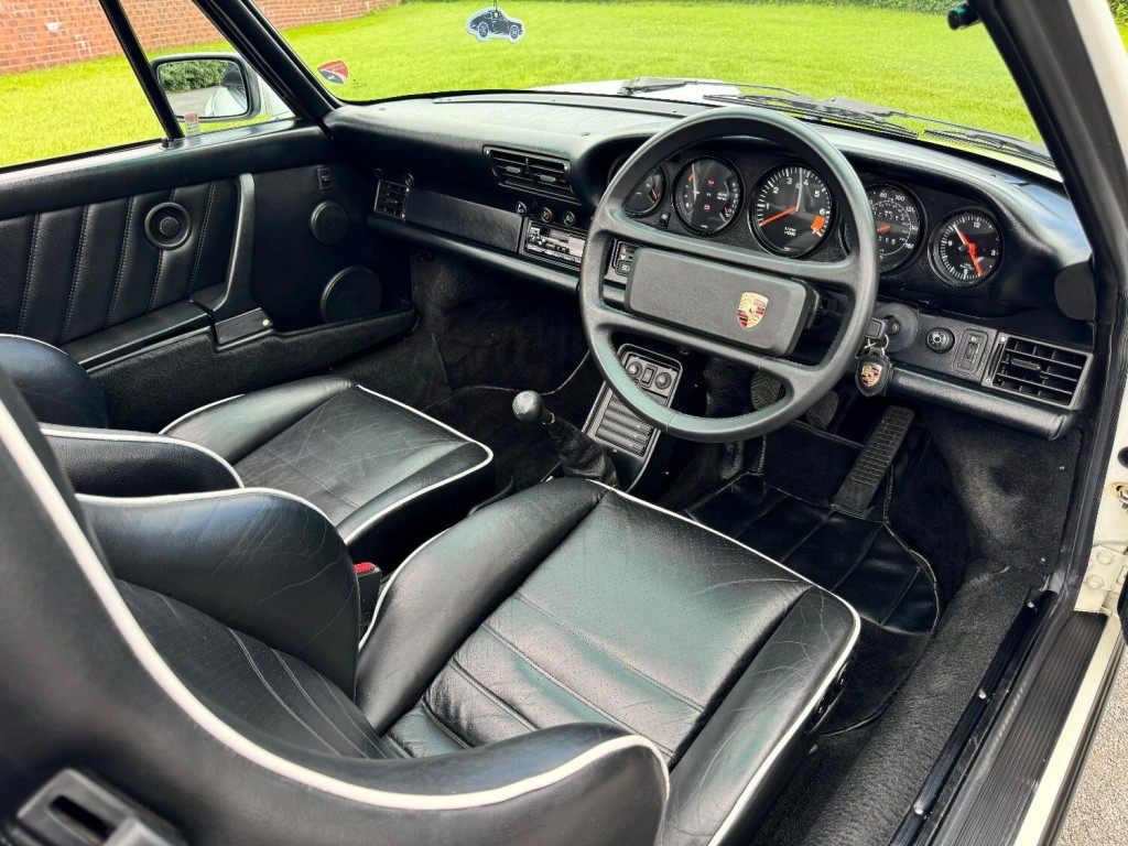 PORSCHE 911 CLASSIC