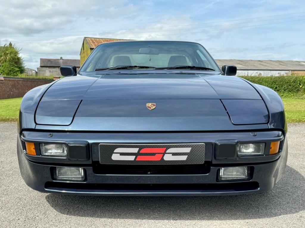 PORSCHE 944