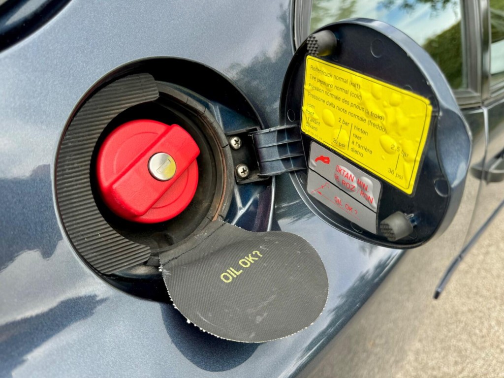 PORSCHE 944