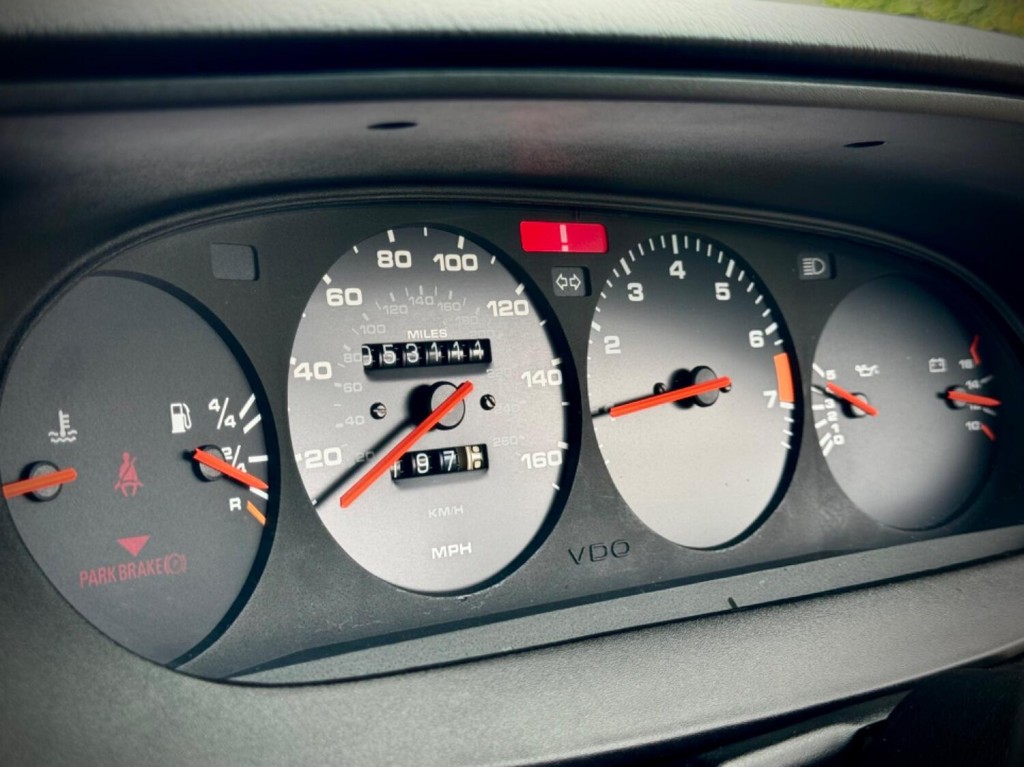 PORSCHE 944