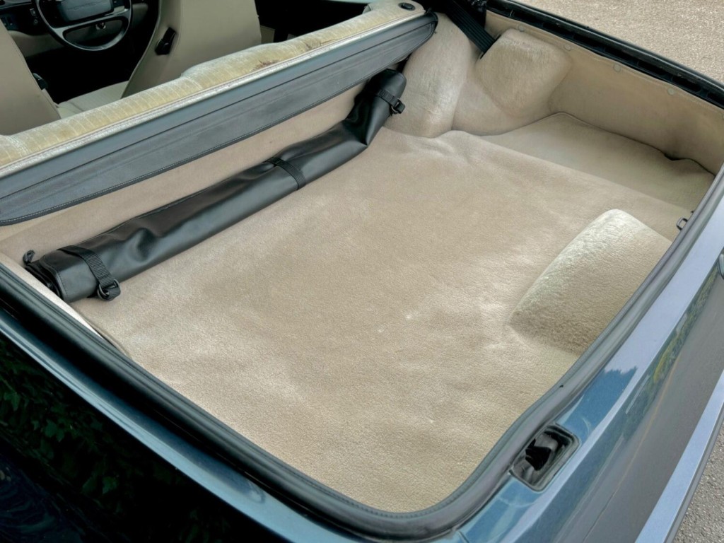 PORSCHE 944