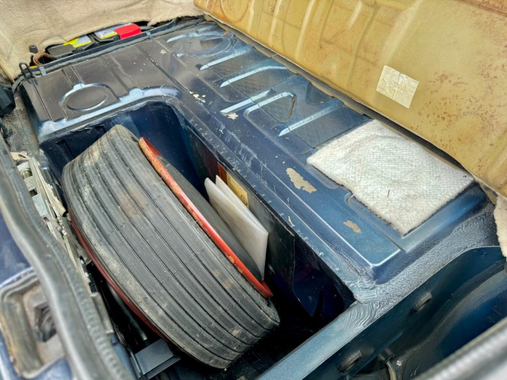 PORSCHE 944