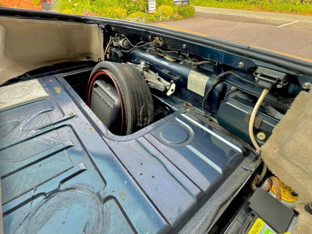 PORSCHE 944