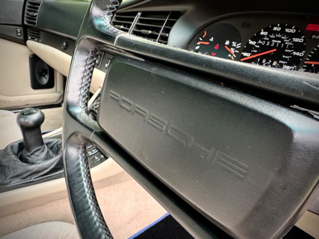 PORSCHE 944