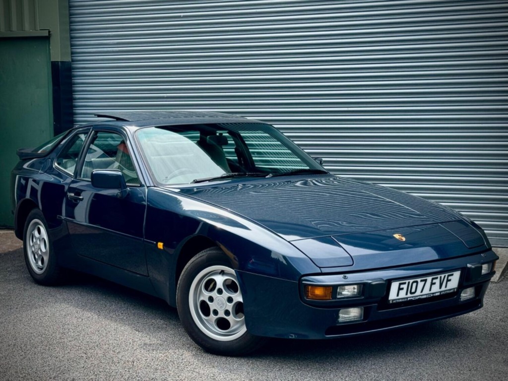 PORSCHE 944