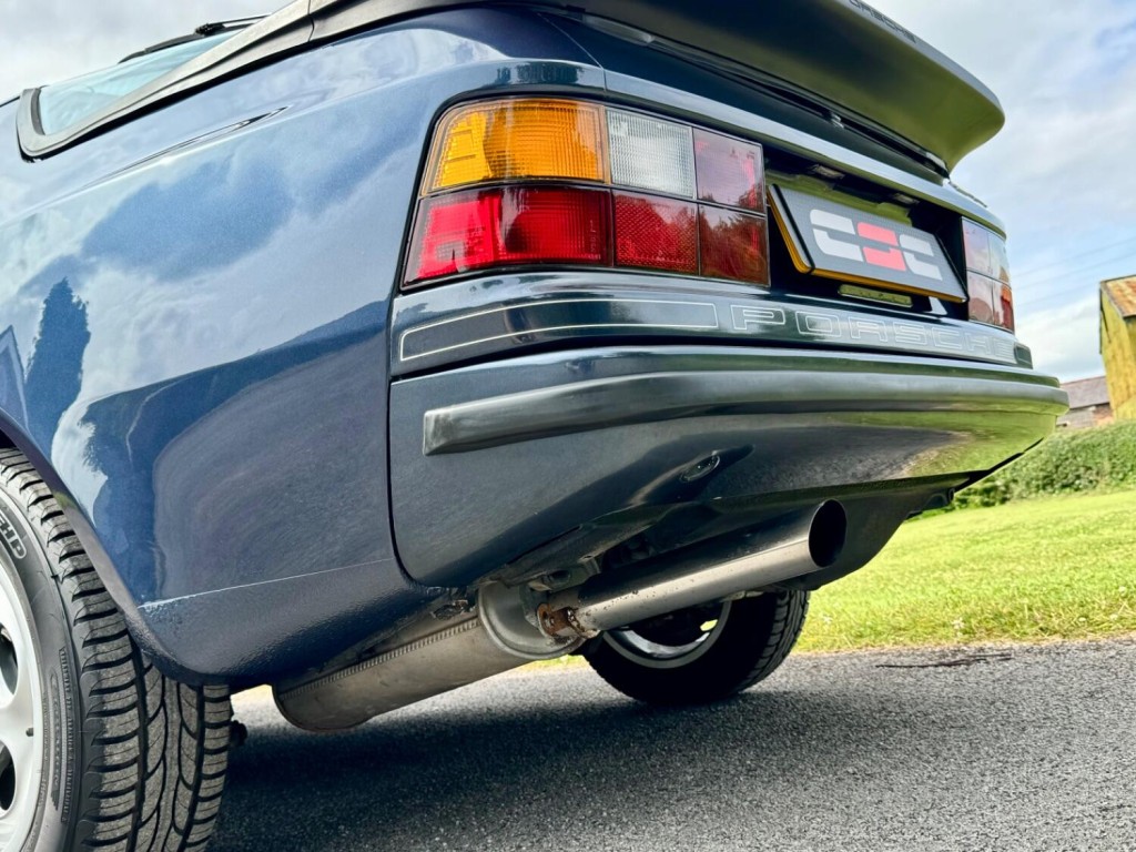 PORSCHE 944