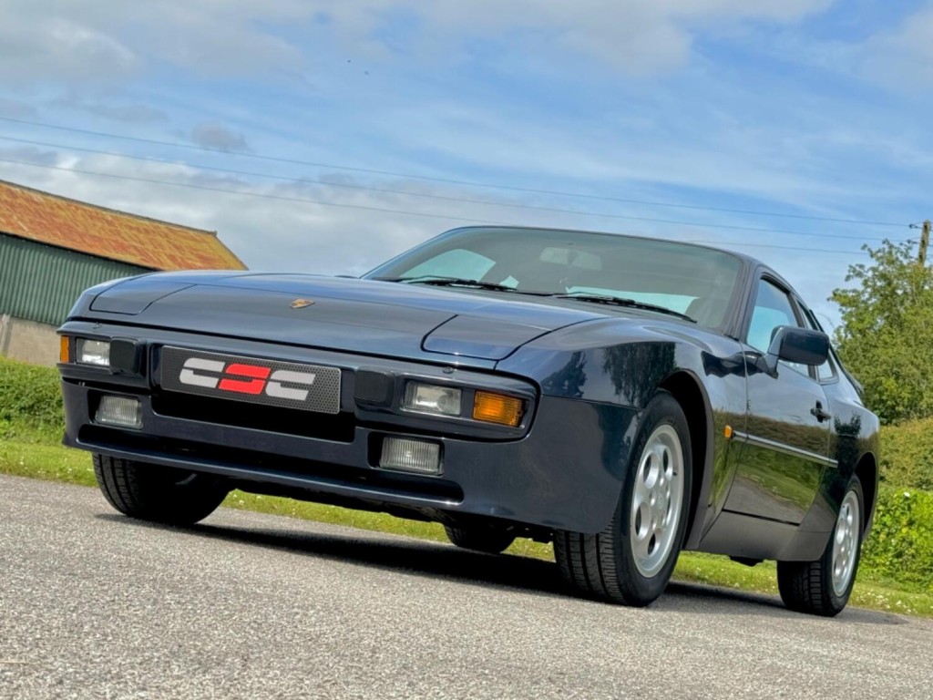 PORSCHE 944