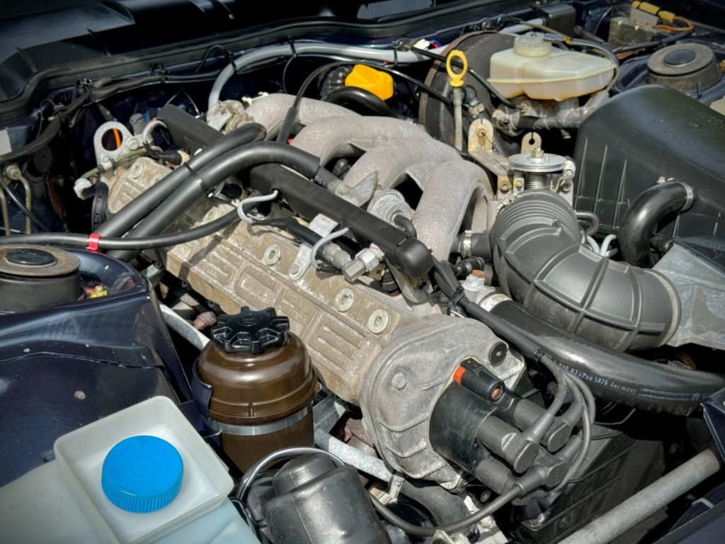 PORSCHE 944