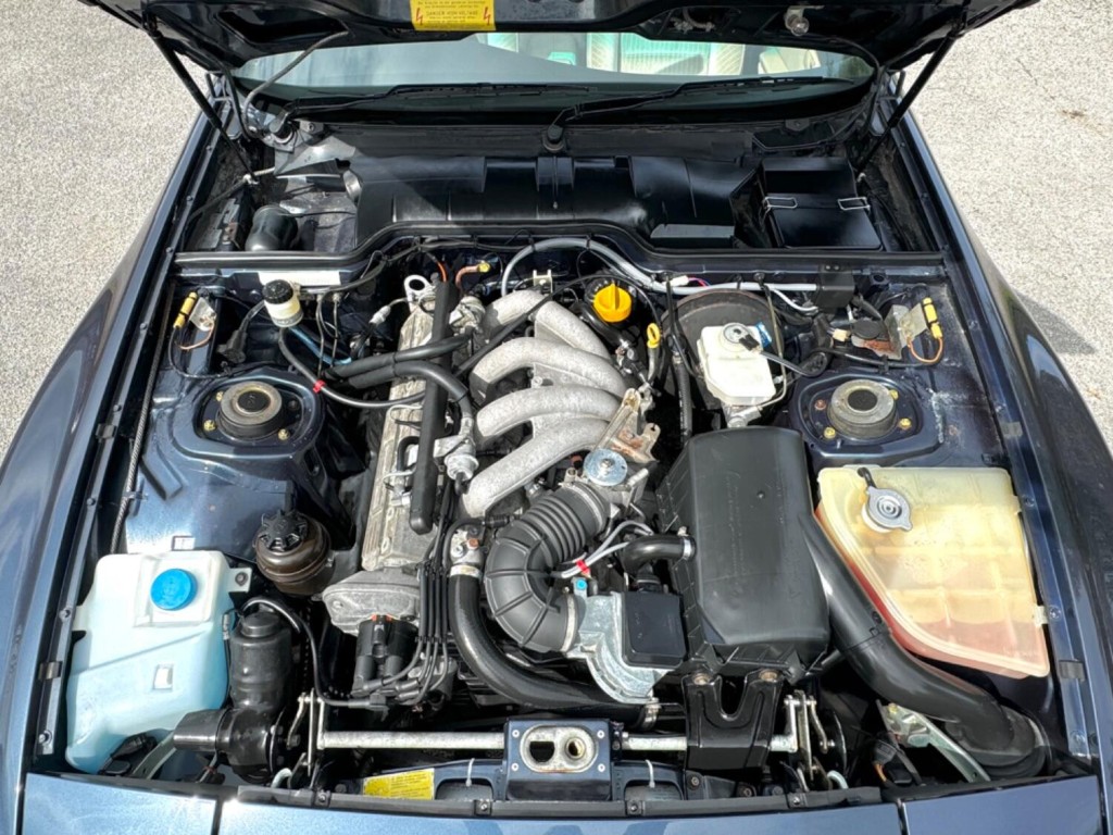 PORSCHE 944