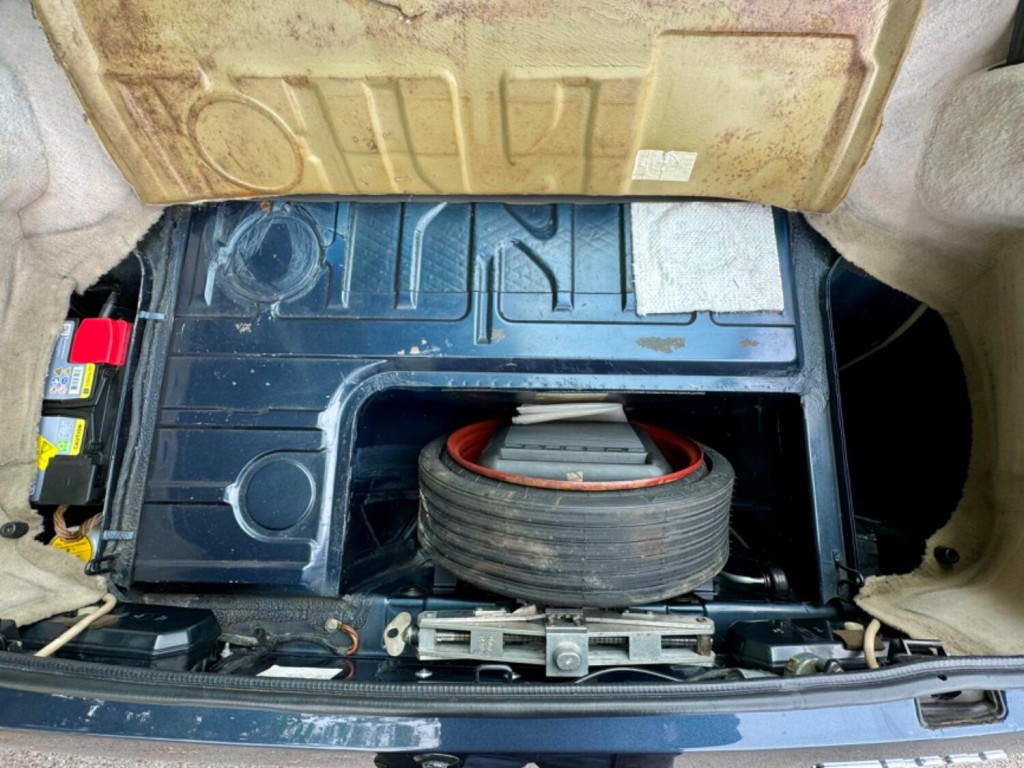 PORSCHE 944