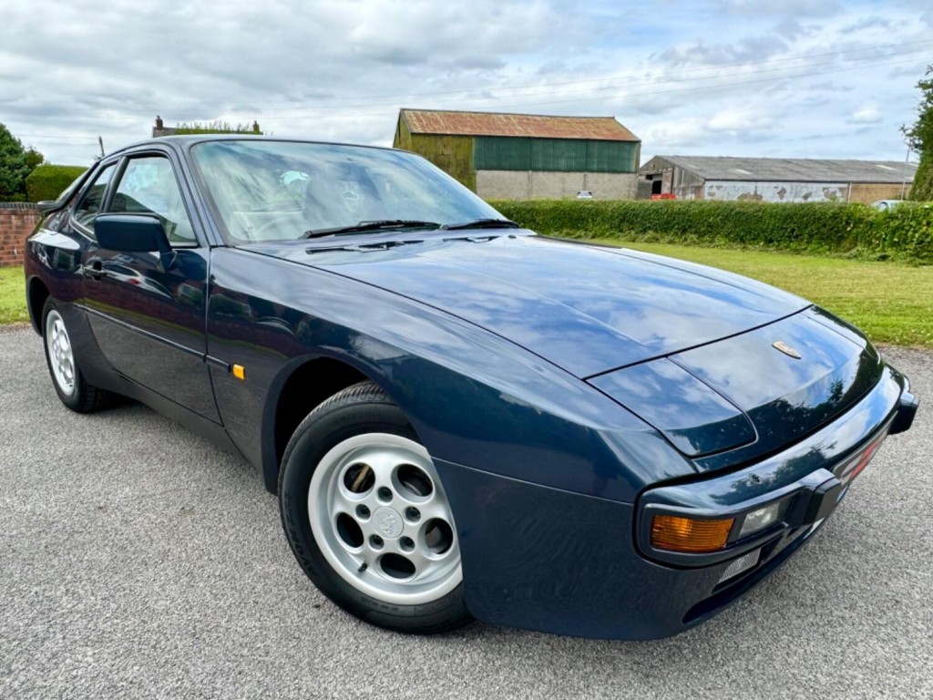 PORSCHE 944