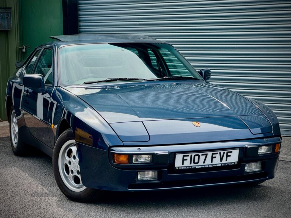 PORSCHE 944