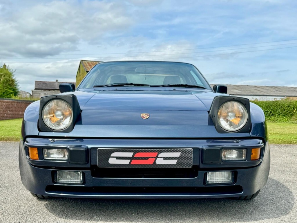 PORSCHE 944