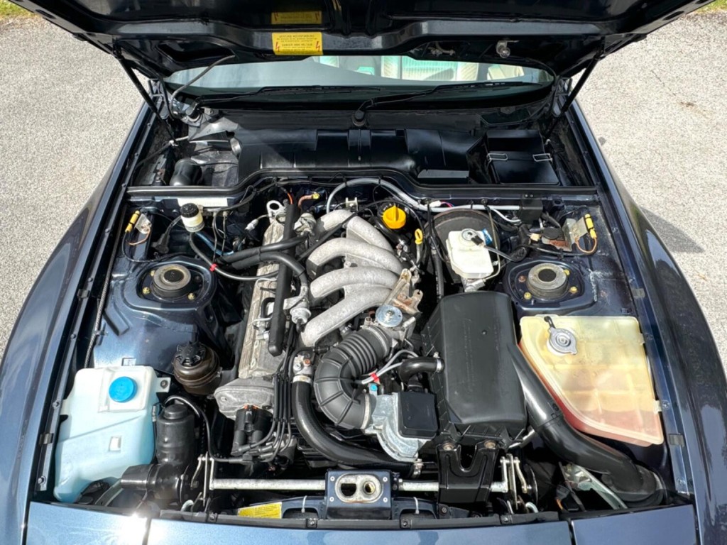 PORSCHE 944