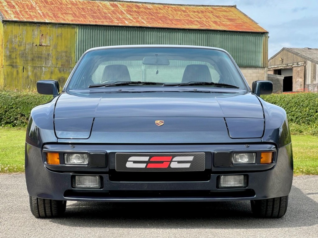 PORSCHE 944