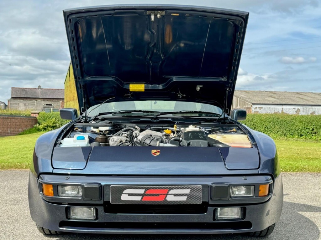 PORSCHE 944